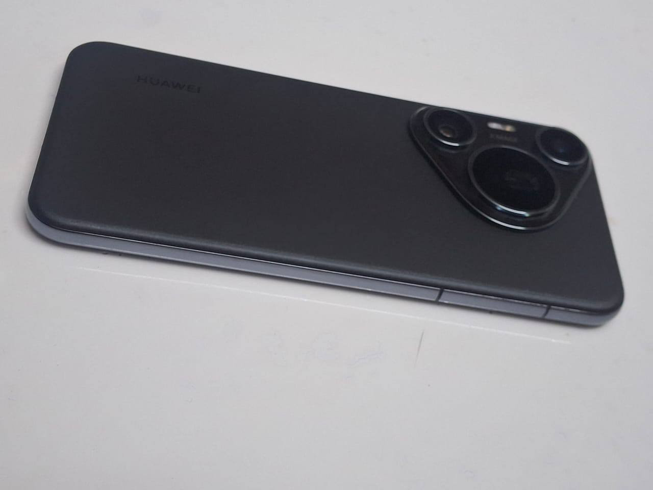 السلام عليكم حبايب للبيع هواوي para 70 pro  ذاكره 512 نضافه 100% ملحقات كامله شاحنه 100w الجهاز عني عن التعريف السعر خاص العنوان واسط الصويره رقم مبايل ***********
