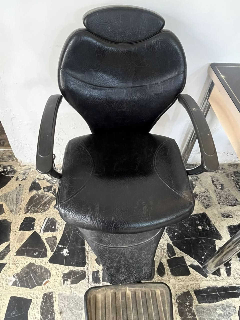 سلام عليكم كرسي حلاقة  عدد واحد سعره 120 وبي مجال نظيف كلش شغال مكاني بغداد حي الجهاد 

‭٠٧٧٣ ٢٠٤ ٣٨٠٤‬
