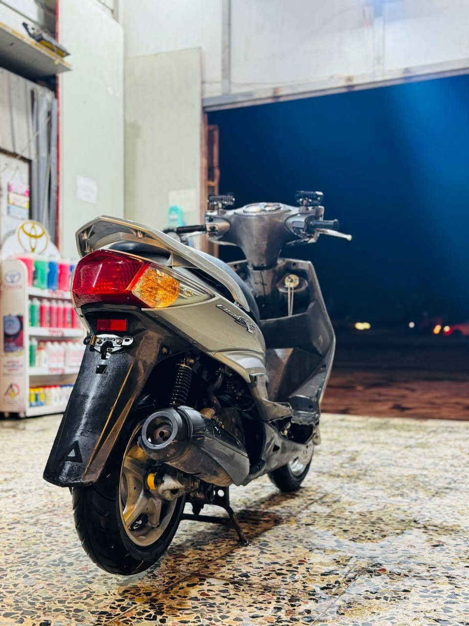 السلام عليكم...سكنس فحل...ياباني 
الدراجة ما صار هواي نازلة رمبة الدراجة كلها بلادية 
و ممفتوح برغي بيها ومكفولة... ***********
