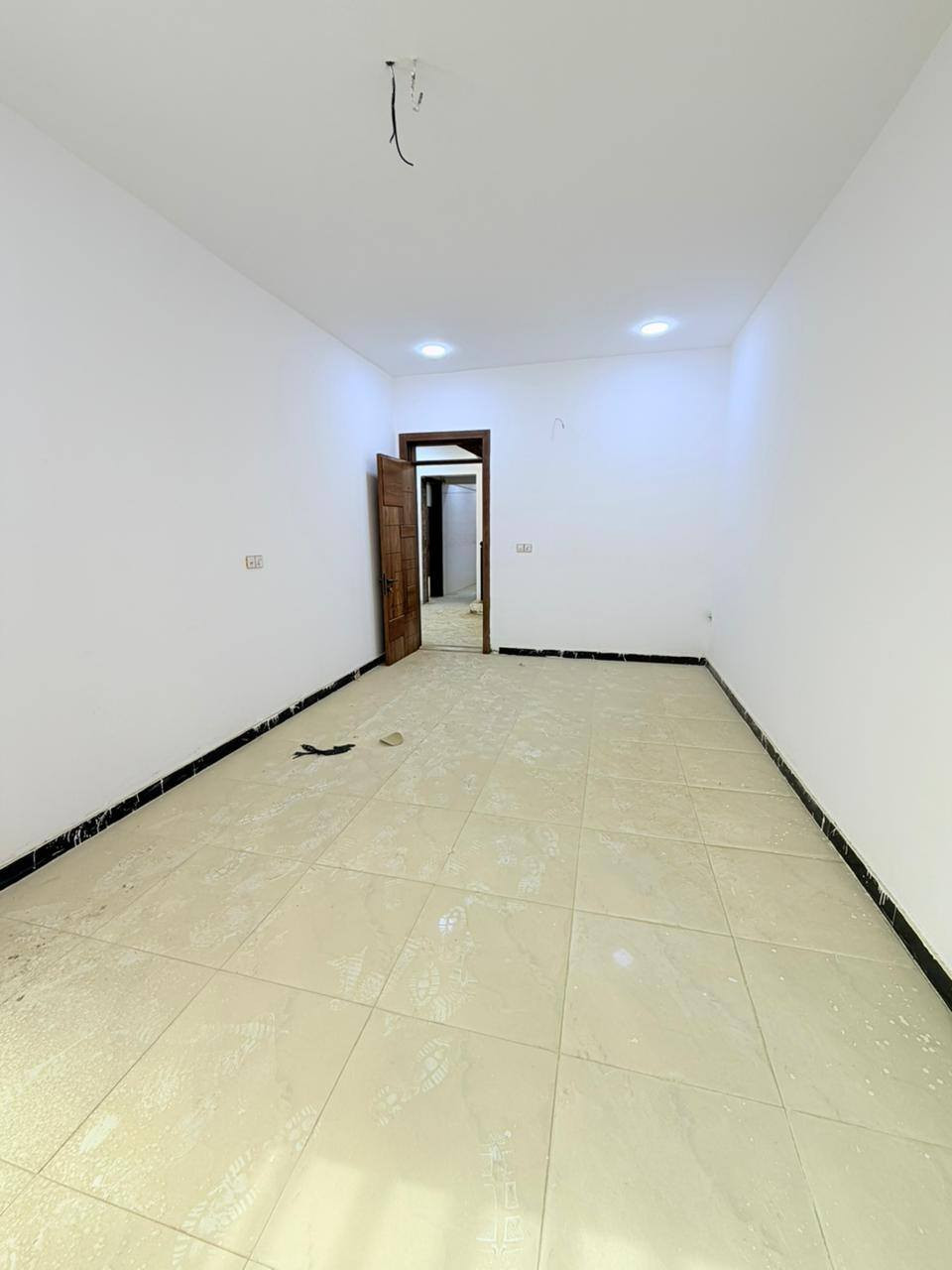 بيت للبيع طابو زراعي سند ٢٥ مداور بأسم المشتري ✅
📌العنوان : مجمع حيدر الحاج هندي حولي الخصيمة ✅

المساحة 200 متر 🏠
🧱بناء حديث كونكريت مسلح درجة أولى قريب ع الشارع الرئيسي للمجمع ✅
يحتوي على غرفتين وصالة واستقبال ومطبخ وصحيات 

سعر مناسب بالنسبة لباقي بيوت المجمع 💥

للاستفسار الاتصال على الرقم
*********** واتساب
