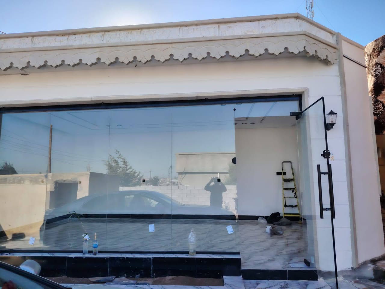 مستعدون لعمل كافه انواع الزجاج الحراري تركيب
الجامخانات والواجهات الزجاجيه نوع الزجاج( 10ملم حراري) ويوجد أيضاً كافه انواع الزجاج وكل الاوان يوجد ابواب وشبابيك المنيوم حسب الطلب ومحجرات الدرج 
للاستفسار الاتصال او المراسله ***********
