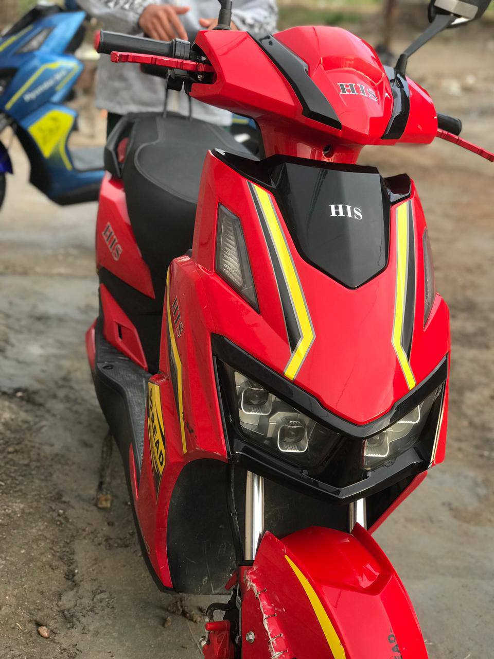 السلام عليكم دراجه شحن للبيع نـوعHIS  دراجه جديده ومناقصها شي اسنخدام قليل  لايتات زنون مثبت سرعه اشاير يمنه يسره دبل اشاره دراجه جديده معنى الكلمه سرعه 80 حقيقيي
السعـر... 800 وبيها مجال للشراي  للاستفسار الاتصال على الرقم او مراسله الصفحه *********** متوفر وأتساب 
 جاملغ امامي بي فطر ومصلح 
العنوان بغداد ابو غريب
