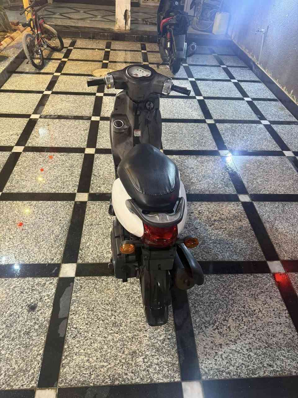 فله البيع دراجه كله بلاد ما بيه برغي مفتوع دراجه لون كفر بلادي وردي دراجه صاله ٦ شهر من طالعه من وكيل العنوان العماره حي العلمين القديم شارع المصلحه مو شراي لاء يتصل الأسعر خاص 
***********
