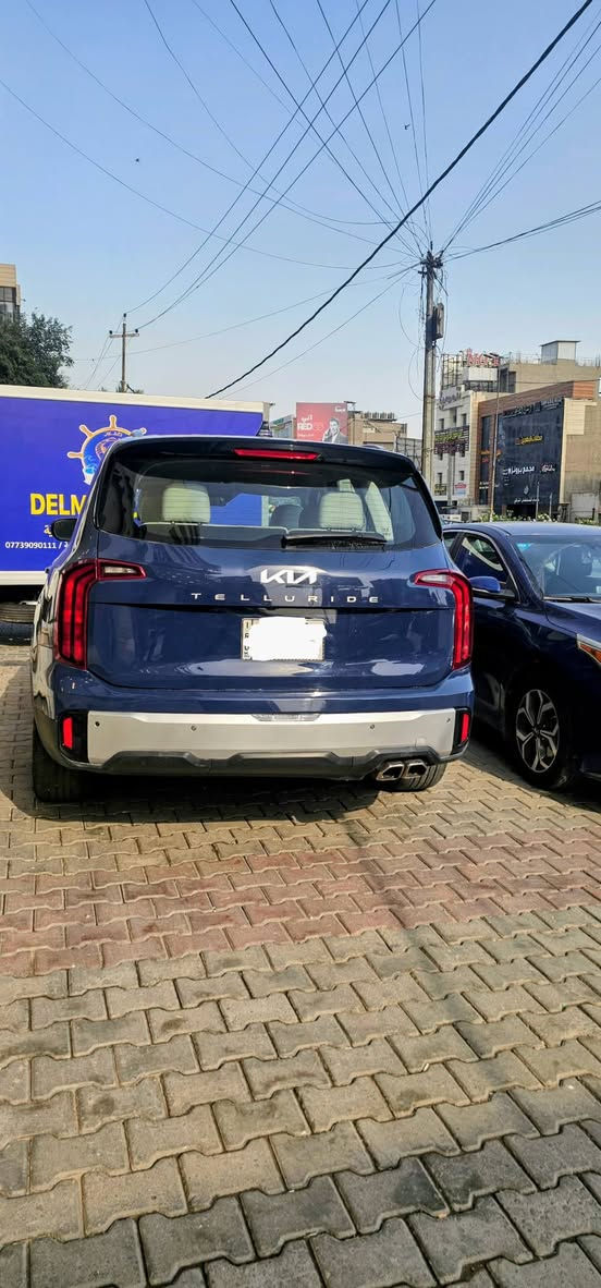 للبيع كيل تولورايد Kia Telluride فئة S موديل 2024 حيل نظيفة السياره وجاهزة وبيها عازل حراري على جميع زجاج السيارة
للبيع كيا تولورايد Kia Telluride فئة S موديل 2024 حيل نظيفة السياره وجاهزة وبيها عازل حراري على جميع زجاج السيارة 
وارد أمريكي  
لون ازرق
 محرك 6 سلندر 3.8 
🔹 أوتوماتيك 8 سرعات
🔹 دفع أمامي 
🔹 7 ركاب جلد ابيض كراسي منفصلة
🔹 ماشية 26 ألف فقط قابله للزيادة

 ✔️ شاشة كبيرة 12.3 إنچ
✔️ Apple CarPlay & Android Auto
✔️ كاميرات + حساسات
✔️ مثبت سرعة ذكي
✔️ رادار + نظام المحافظة على المسار
✔️ تحذير اصطدام + نقطة عمياء
✔️ تشغيل بصمة + دخول ذكي
✔️ مكيف ثلاثي
✔️ حجم الاطار 20 إنچ
🎨 اللون: أزرق / داخل جلد أبيض 
⚠️ حادث خلفي خفيف (قبق الجنطة ونفسه مصلح حتى الدعامية نفسها مصلحه  كل قطعها بلادية ) 
بدون شواصي ايرباكات كلها سليمة  بلادية
📄 رقم بغداد باسمي 

💰 السعر: 29,500 $ بيها مجال شوي

📉 
📞 للتواصل: *********** 
مكان السيارة المنصور
