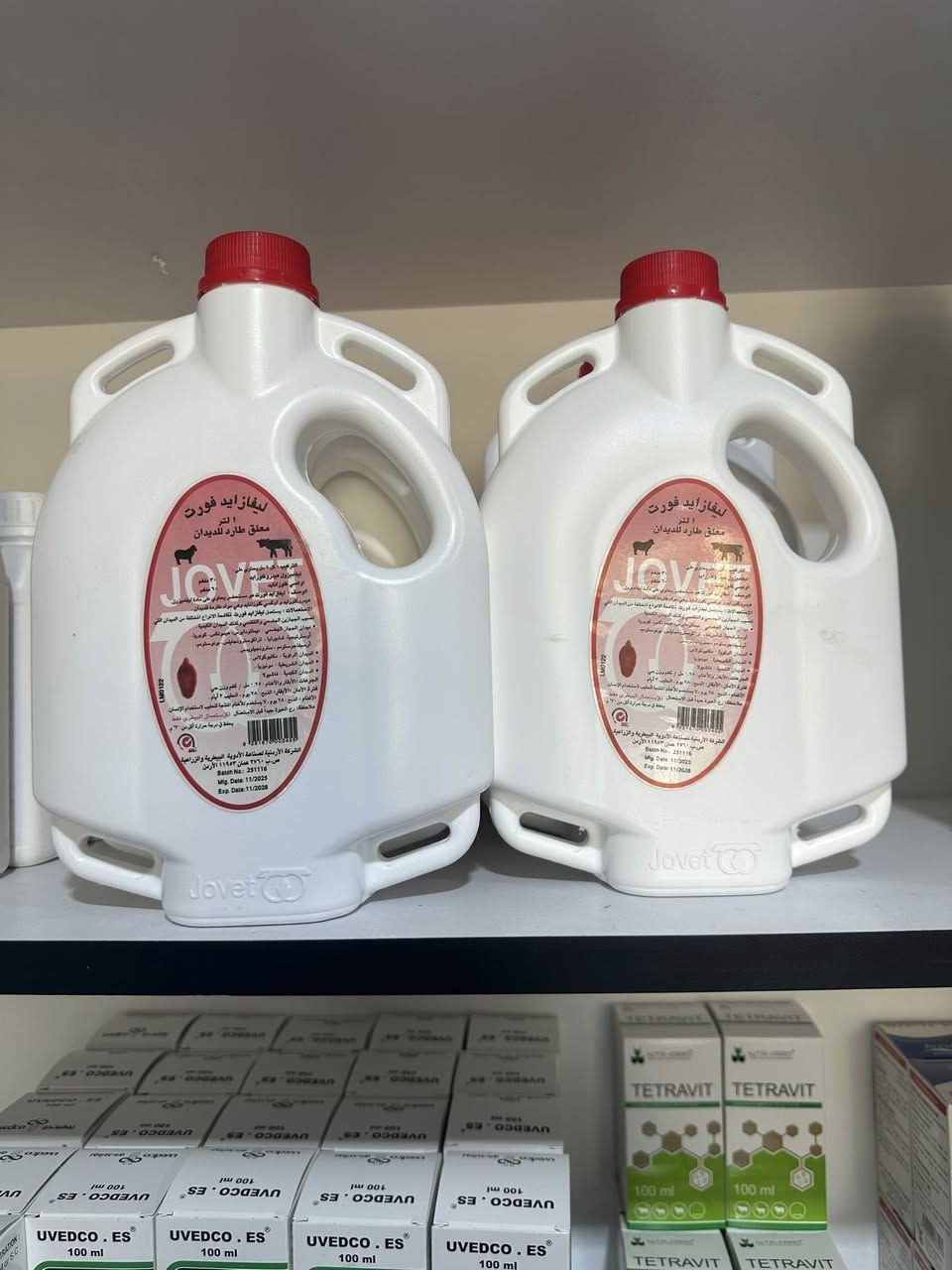 🐑 عيادة الريف للخدمات البيطرية والزراعية 🐄
إلى أصحاب الحلال الباحثين عن "الجرعة الممتازة ".. نوفر لكم اليوم أقوى مستحضرات التجريع ذات التركيز العالي والمناشئ العالمية، لضمان تنظيف الحلال من الداخل والخارج بضربة واحدة.
نضع بين أيديكم الجودة الفائقة من مختلف المناشئ:

 المنشأ الإنكليزي (التركيز الذهبي)
Ranide و Thera-Fluke.. جرع متخصصة بتركيز دقيق جداً يستهدف الكبدية (الفلوكات) المستعصية، ميزتها في نقاوة 
المادة الفعالة وسرعة امتصاص الجسم لها.

المنشأ الهولندي (التركيبة المتطورة)
Interzan Gold Oral.. فخر الصناعة الهولندية، يتميز بتركيز مدروس يجمع بين (Levamisole & Oxyclozanide) للقضاء على ديدان الرئة والأمعاء والكبد معاً، وهو الألطف على مناعة 
الحيوان والأقوى على الطفيليات.

 المنشأ السعودي (القوة والفاعلية)
Leva-Cloza SAV.. تركيز عالي مصمم خصيصاً لمقاومة الطفيليات في بيئتنا الصحراوية، أثبت كفاءة منقطعة النظير في 
تحسين صحة القطيع وزيادة وزنه بعد التجريع مباشرة.

المنشأ الأردني (الجرعة العملاقة - تركيز مضاعف)
للحالات الصعبة، نوفر لكم RAFOMECTIN-N و RAFOCIN.. هذه الجرع تمتاز بـ:
• تركيز عالي جداً: تحتوي على (Ivermectin + Rafoxanide) مما يجعلها تضرب الديدان الداخلية والطفيليات الخارجية (مثل الجرب والقراد) في آن واحد.
• شاملة: تعمل على الديدان المعوية، الرئوية، والكبدية في مختلف مراحل نموها.

💡 لماذا جرع عيادة الريف هي الأقوى؟
• تركيز عالي: مفعول يمتد لفترات طويلة.
• تعدد المناشئ: خيارات تناسب كل ميزانية وكل حالة مرضية.
• نتائج مضمونة: ستلاحظ الفرق في "لمعة" صوف وشعر الحيوان وإقباله على الأكل خلال أيام.

📍 العنوان: صلاح الدين - قضاء العلم - قرب سيطرة ١٤
👩‍⚕️ بإدارة: الدكتورة ريم زيدان والدكتور عبدالرحمن


**إذا كنت صاحب هذا الإعلان وتريد حذفه لأي سبب، رجاءا أرسل رسالة إلى الدعم الفني**