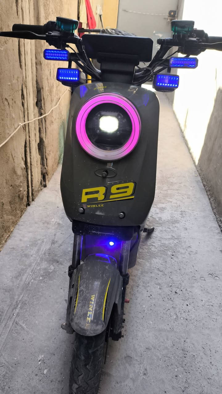 سلام عليكم دراجه للبيع R9 نضيفه كلشي مابيها مكاني بغداد دوره ابو دشير سعرها 450 الاستفسار على الرقم ***********
