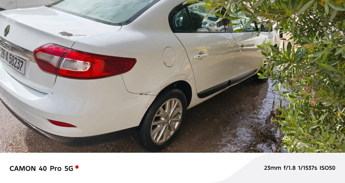 السلام عليكم للبيع رينو فلورنس موديل 2016 سيارة جاهزه كير مكينة حداديه كله جاهزة مكفوله من الضربه والصبغ سنويه جديدة اوهزه جديده باسمي بصمه فول مواصفات السعر 62 مكانه حله الاتصال ***********
