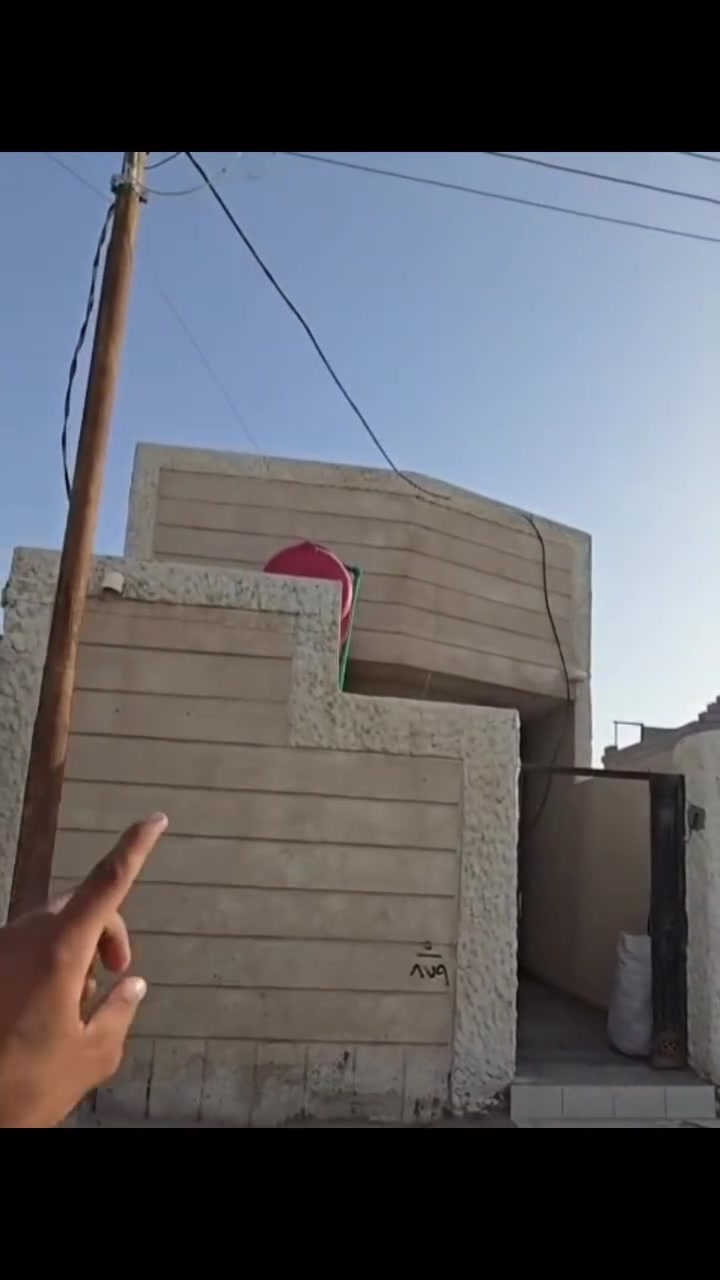 بيت للبيع المستعجل وتم تنزيل السعر إلى ٤٦
والبيت بي مؤجر الي يريده استثمار ياخذه هو والمؤجر والي يريده سكن المؤجر هالشهر يطلع كلش عادي 
للتواصل ***********
