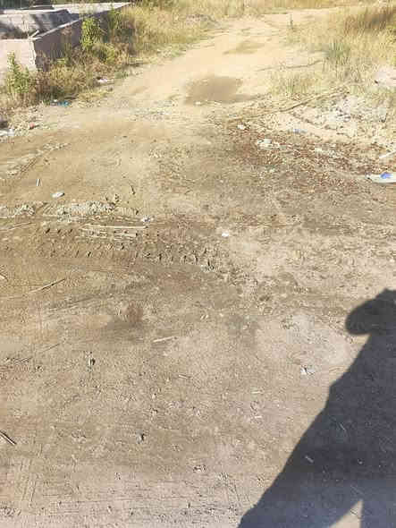 قطعة ارض مساحتها 200م واجهة 10 ونزال 20 مرتبه كلش سند 35 ع شارع الرئيسي تبعد عن شارع العام 200 متر متوفره كافة الخدمات ( ماء + إنارة + تبليط + كهرباء) هذا الرقم للاستفسار الاتصال ***********
