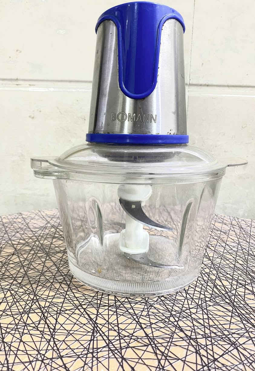 كابسه كهربائيه اصليه مال باله
طاحونه طعام كهربائيه مطوره الاصلي ماركه Bomann ألمانيه • القدرة: 550 واط
• السعة: 2 لتر
القطعه 10 الف 
مكاني بغداد اليرموك توصيل موجود


**إذا كنت صاحب هذا الإعلان وتريد حذفه لأي سبب، رجاءا أرسل رسالة إلى الدعم الفني**