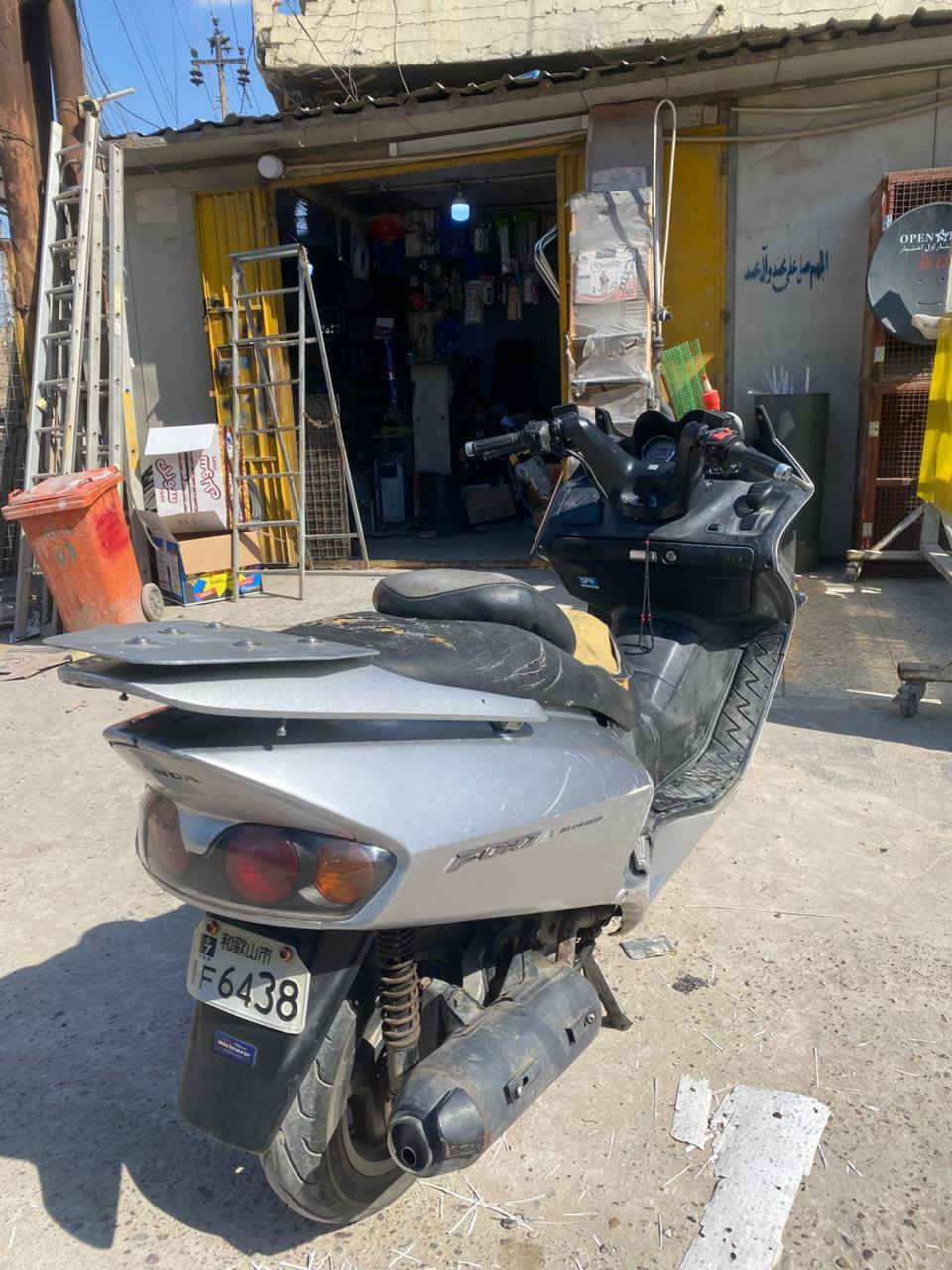 السلام عليكم دراجه فورزه 0.6كابريتر الدراجه نضيفه مابيه نقص 
شغاله كهربائيات نكره سلف مكينته ناعمه لاتنقيص ولا تبخير 
دراجه مانقصه شي السعر 500او بيه مجال
ماكني الامين الثانيه 
رقم ***********
