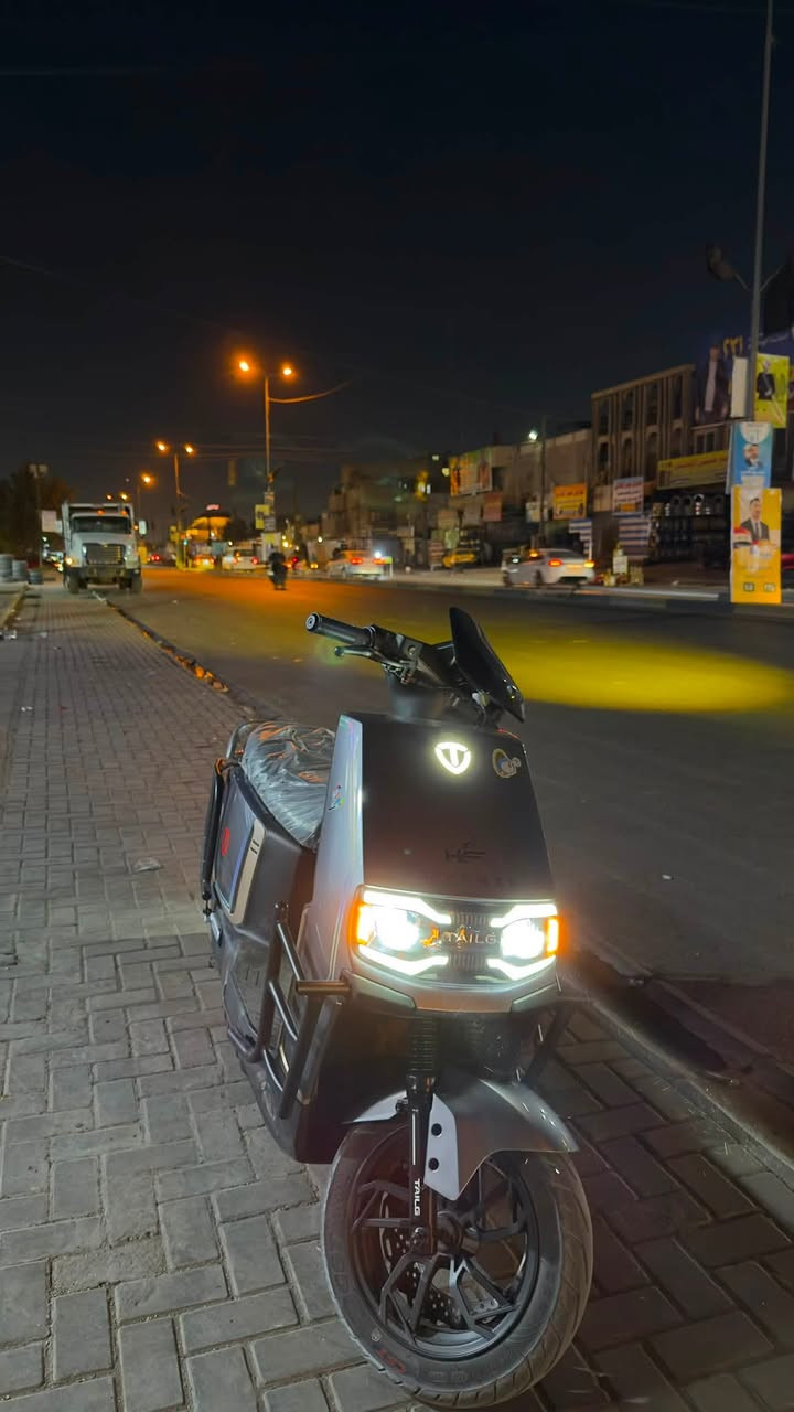 دراجه تيسلا شحن 2025 بعدها جديده صار 3 اشهر من اخذتها دراجه عالميه شلعه ومعدل وخفيفه سرعه 80 حقيقي بطارياتها جديده بعدها 6 بطاريات كبار 38 امبير تمشيك 80 كيلو حقيقي بالشحنه الوحده الدراجه جديده ومناقصها اي شي ومحافظ عليها مراياتها موجوده جدد مشادهن بلكارتون كتلوك كلشي موجود دراجه جدا عمليه وحلوه بريكات هيدروليك بصمات اثنين تشغيل عن بعد كلشي بلاد بالدراجه تاخذها وتطلع وكلشي نضيف بيها تفحص وتشوف بعينك ملف 1500 لايتات زنون عالي ناصي متروسه مواصفات 
 رايدها بمليون بيها مجال للشراي مكاني بغداد حي العامل  للاستفسار رقم ***********
