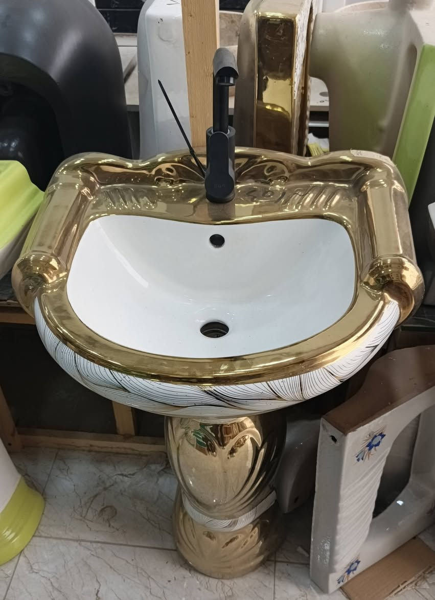 مغسله ذهبي السعر  ٤٠ ألف. 
ديالى . كنعان. 
محلات الفهد
***********
