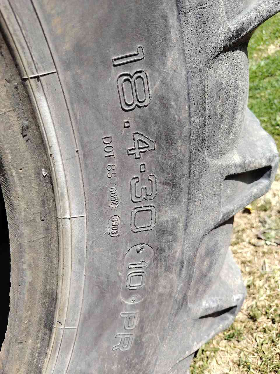 السلام عليكم تايرات فوركسن حجم 30. 4.18 مكفولات للبيع السعر 350 ألف العنوان بغداد اليوسفيه ***********و ***********
