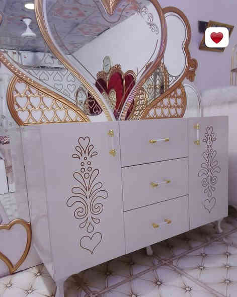 السلام عليكم غرفه تركيه للبيع نضيفه كلش السعر مليون وميه وبيها مجال بسيط مكاني بصره خور الزبير ***********
