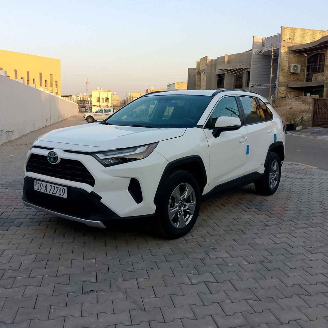 السلام عليكم موديل 2023 راف فور LE وارد امريكا ياباني اصل هايبرد بانزين كهربائية
ما محوره بلاديه ايسر
اربع نضامات سرع 
وكلشي موضح بل صور
سياره جاهز من كل شيء 
صور الحادث والسونار مرفوقات بالمنشور
رقم كربلاء 
 عنوان السياره كربلاء                                                                            ***********                                                              سعر 180
