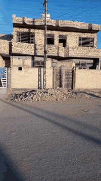 اللهم صلي على محمد وال محمد🤲
الدار للبيع حجي حسن زراعي سند 25 مساحه 
100//متر مربع طابقين شارع 20قرب أسواق العائله 
للاستفسار ***********
