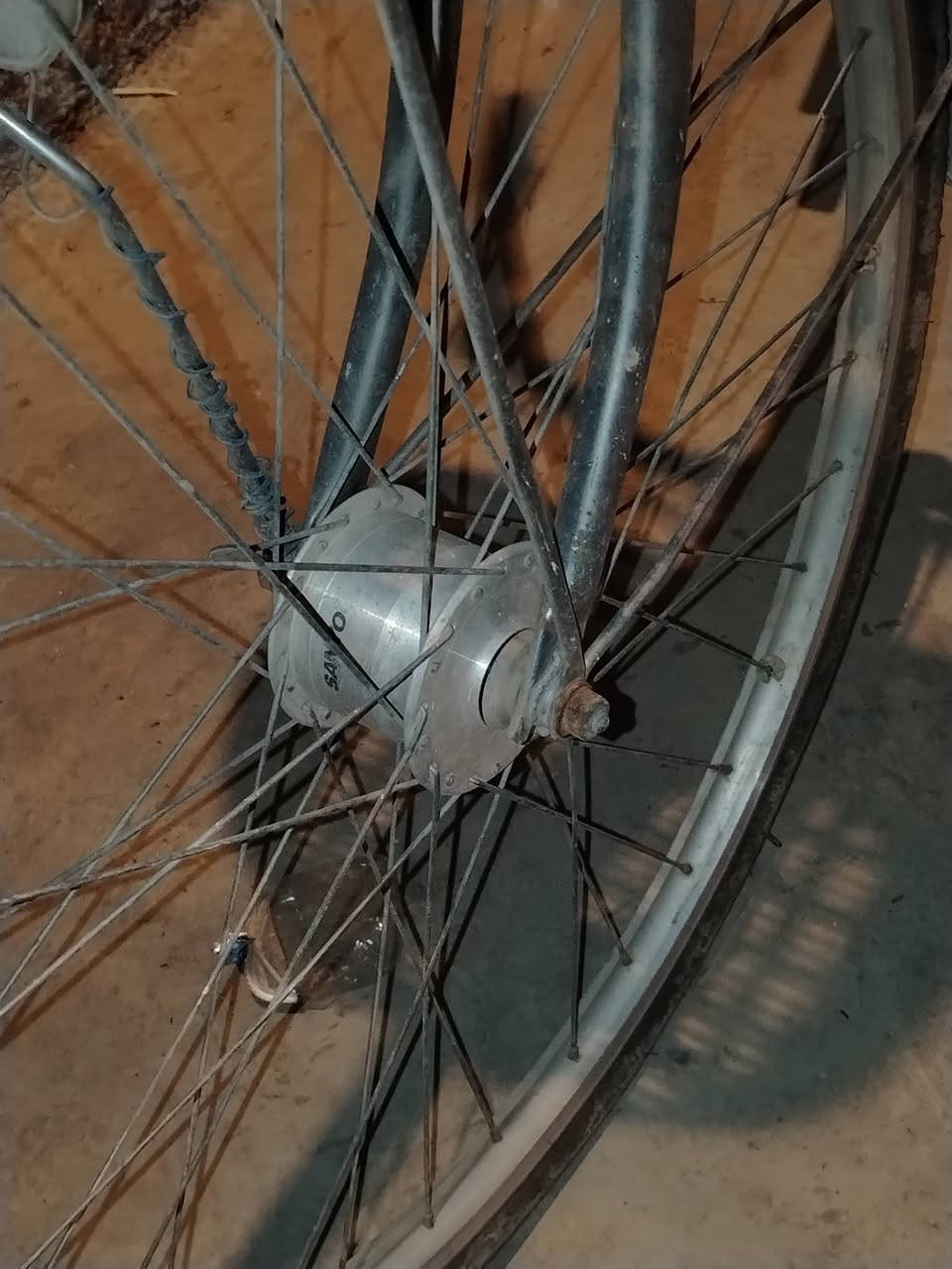 بايسكل للبيع
بي سله وضوه طاقه متجدده
كامل بدون نقص
السعر 65 الف وبي مجال للشراي
رقم الهاتف:***********
