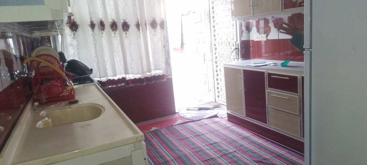 اعيد النشر بيت للبيع المساحه١٦٠  زراعي حي كريم كامل الخدمات  مثل ماموضح بالصورة بيت مرتبب
***********
يتكون من
غرف نوم عدد ٢
استقبال ٦×٤
صالة ٧×٥
بيت كامل من اي نقص
