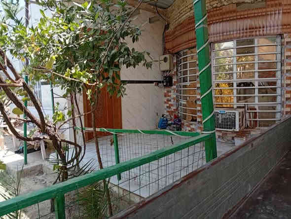 السلام عليكم بيت مع قطعت ارض للبيع المساحة 750مساحة البيت 300بناء حديث الأرضية بورسلين والسقوف ثانويه بي اثنين اغرف وحده 4/5وحده4/6وصاله وحمام داخلي ومطبخ 6م وهول مع درج ومضيف 4/8 وجملون عرض 7وطول11 البيت مشجر بي 10نخلات مثمرات والباقي شجر فواكه خدمات كامله ماء وكهرباء ومولد ذهبي ومنضومه كامرات مدارس عبر الشارع ابتدائيه ومتوسطة وعداديه سند 25بسمي اقرار محكمه العنوان قرب طويريج يم سيد محمد العابد تيل 440السعر70وبي مجال الرقم ***********
***********
