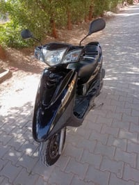 للبيع عندي دراجه بريز بغبغاء نوزل الدراجه كفاله عامه كفاله جديده مابيه...