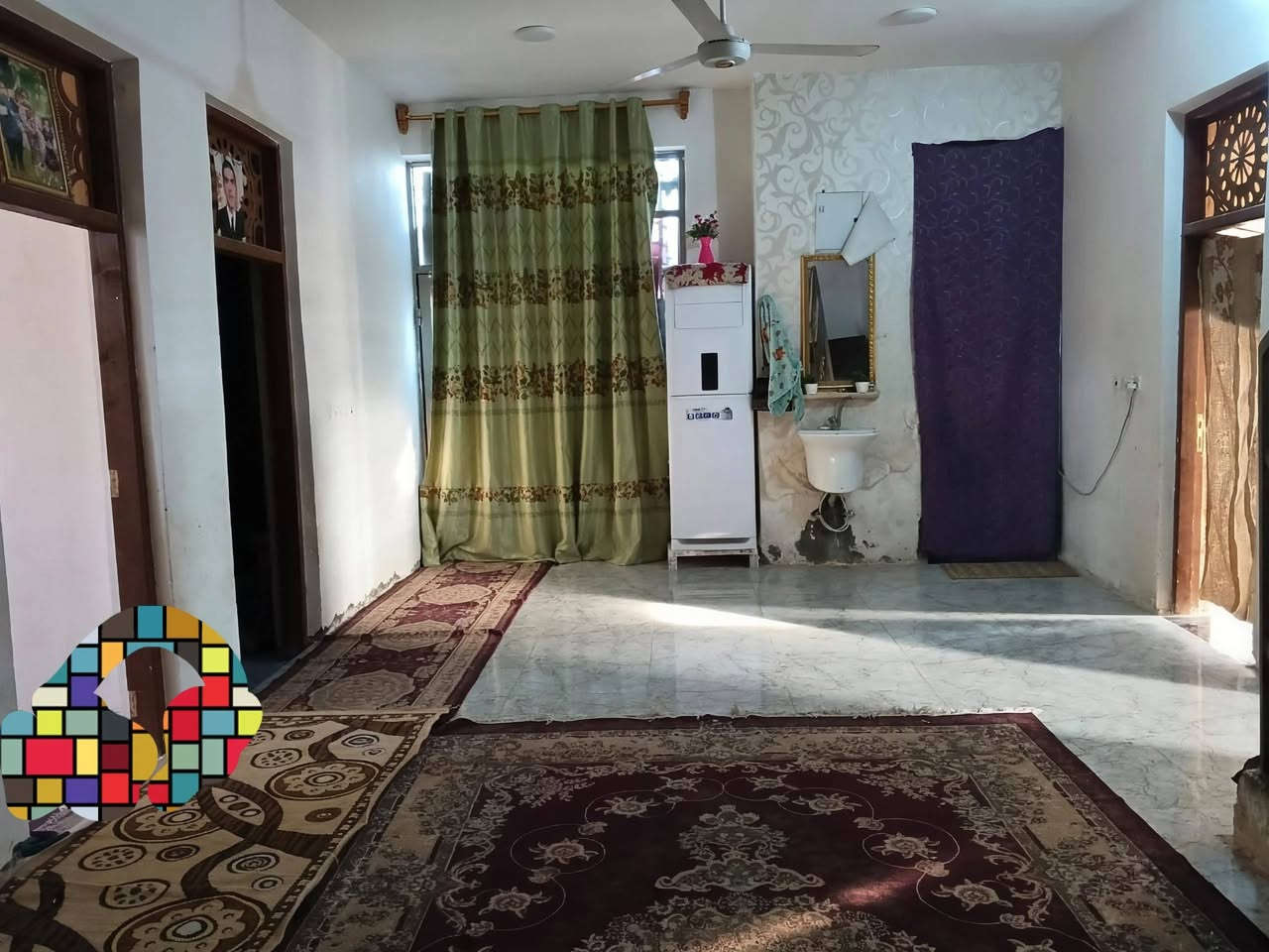 سلام عليكم بيت للبيع في منطقه حواس 200متر بي غرفتين  وصاله واستقبال ومطبخ وترك 2. نزله جميل الحداد  ونزله ام البنين من يم صوره الشهيد يبعد عن شارع العام 500متر الاتصال على الرقم أو الوتساب ***********
