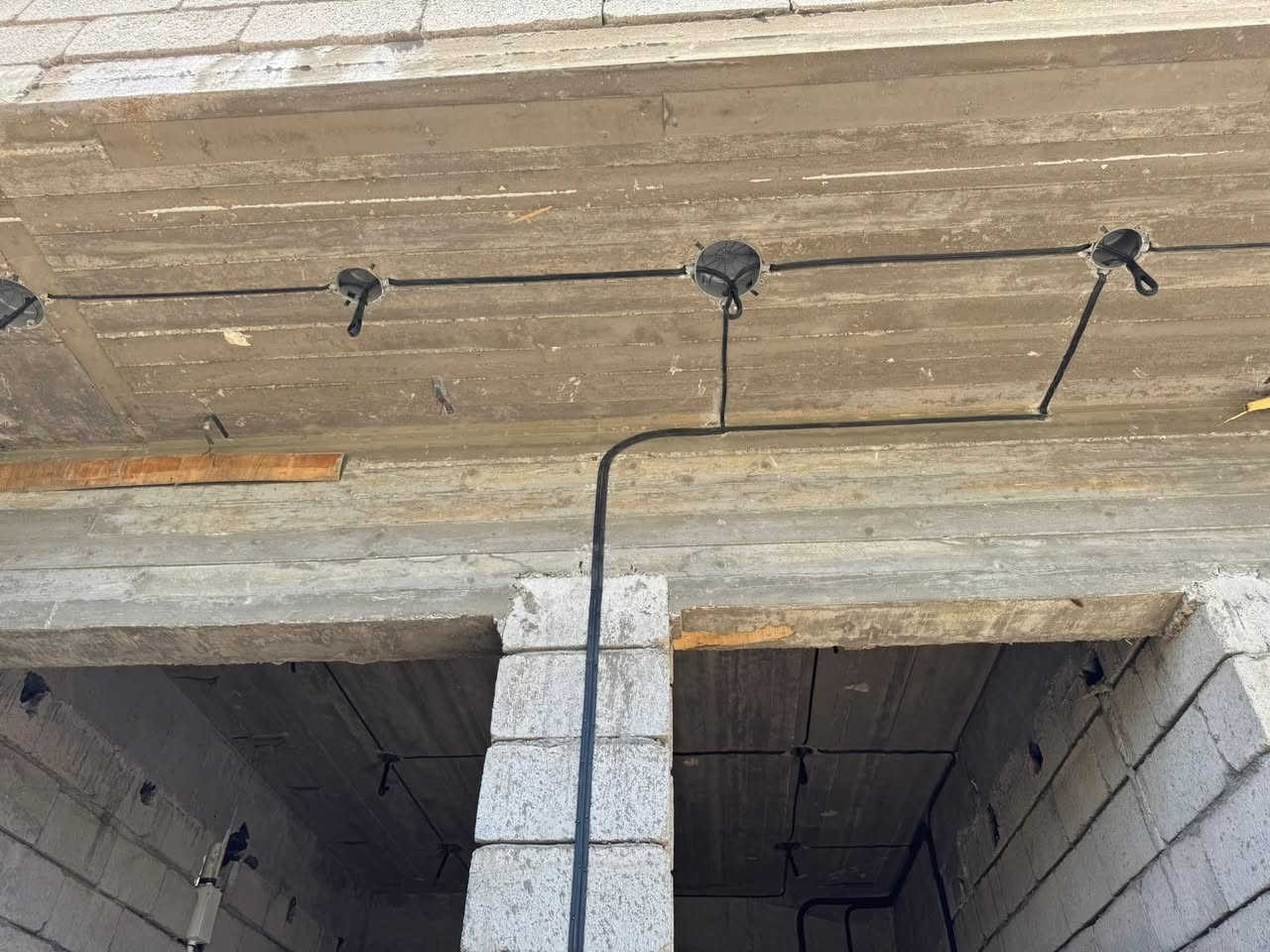 من #اعمالي.

تاسيس واير سيمنز لبيت  175متر طابق واحد
بيت الاخ بشار الجنابي  في  ديالى /قضاء المقدادية 

تم استخدام أسلاك دلتا السعوديه 

تم تأسيس منظومة الستلايت.
تم تأسيس منظومة الانترنيت.
 نعمل في جميع مناطق ديالى وبغداد. 🚐
 خبرة طويلة في مجال التأسيسات الكهربائية💯
كوادر عمل محترفة 👷🏻
الالتزام بلمواعيد وسرعة الانجاز ⏱
منظومات واساليب عمل متطورة 💻 
اسعار مناسبة وتنافسية 💰

للتواصل معنا ..
***********
