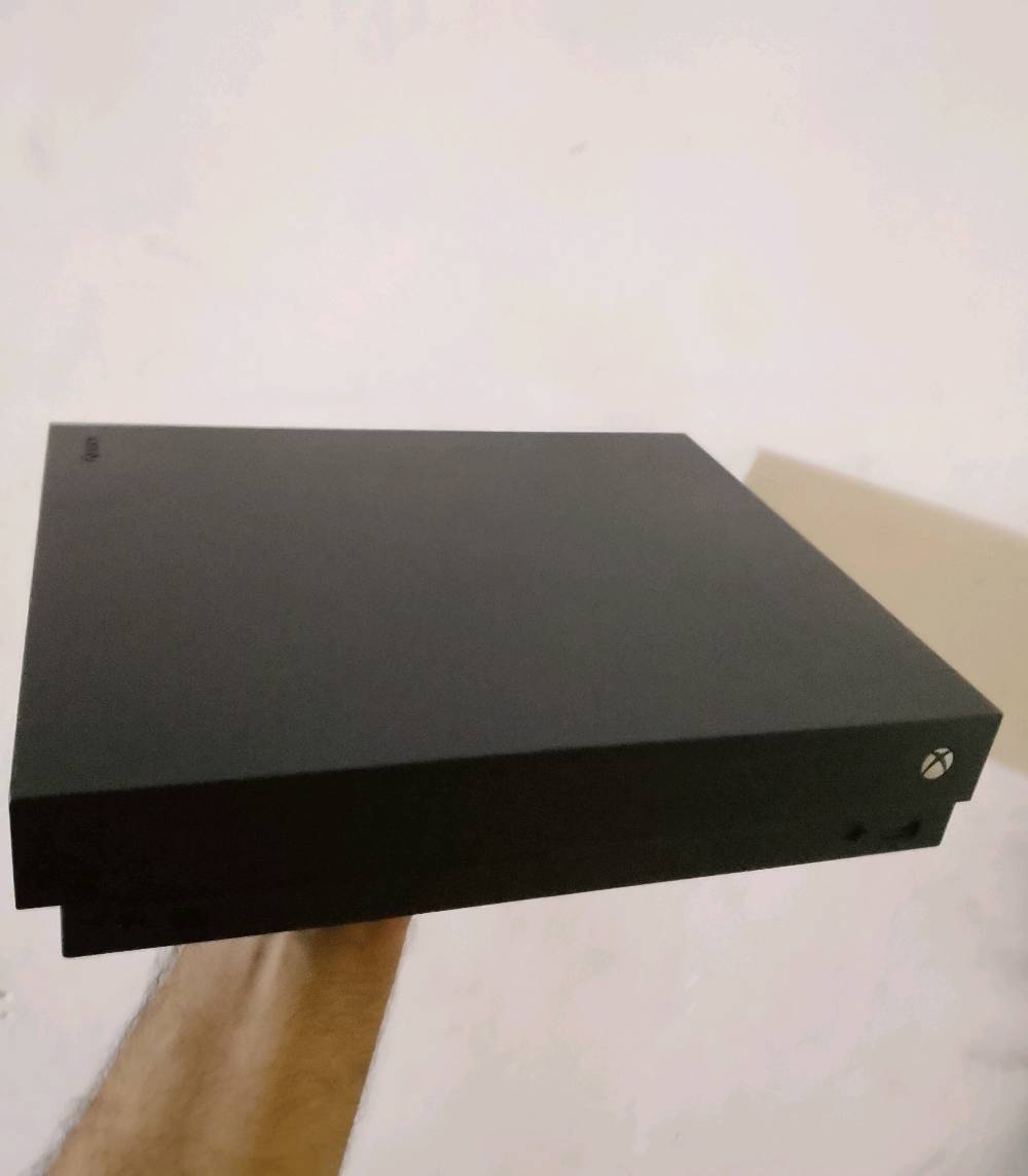 جهاز xbox one x 
واحد تيرة 
+ هارد 750 كيكة ويا 
الجهاز نظيف ويا حساب بي 22 لعبة مملوكة 
اقوة الالعاب المملوكة 
fc 25 و 24 و 23 و 22 
كود مودرن ويرفر الاولى والثانية والثالثة 
وكود فانغارد 
اساسن كريد فالهلا ويها كل الاضفات مالتها  
ذا ويتشر ٣ و ٢ 
اساسن ميراج ويونتي وبلاك فلاك  
وهواي العاب ثانية 
الجهاز بدون كارتونة فقط كل ملحقاتة كاملة 
مثبت عليه ٧ العاب يعني كبل بس شغل وتلعب 
سعر جهاز مع الحساب والألعاب وتوصيل ب 225 الف  
اكرر توصيل مجاني لباب بيتكم بأي مكان  داخل بغداد 
الرقم للأتصال 
***********