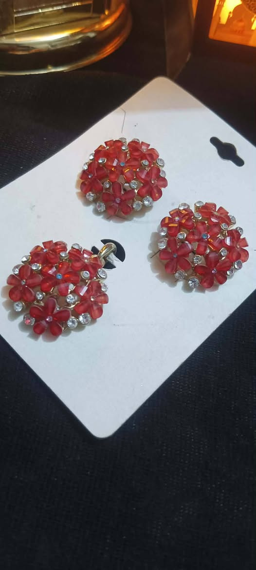 كل هذا الجمال 
بسعر خيالي 
سعر الدرزن 12 كارت 25 ألف و التوصيل مجاني 
ملاحظة 
امانة الله و رسوله يجيك كله هيچ و شرط الفحص أمام المندوب 
* موديلات تجي بدون زنجيل هذا هو هيچ 
افحص اذا مو نفس الصور ارفض الطلب 
علق تم واجيك خاص اذا تريد تحجز


**إذا كنت صاحب هذا الإعلان وتريد حذفه لأي سبب، رجاءا أرسل رسالة إلى الدعم الفني**