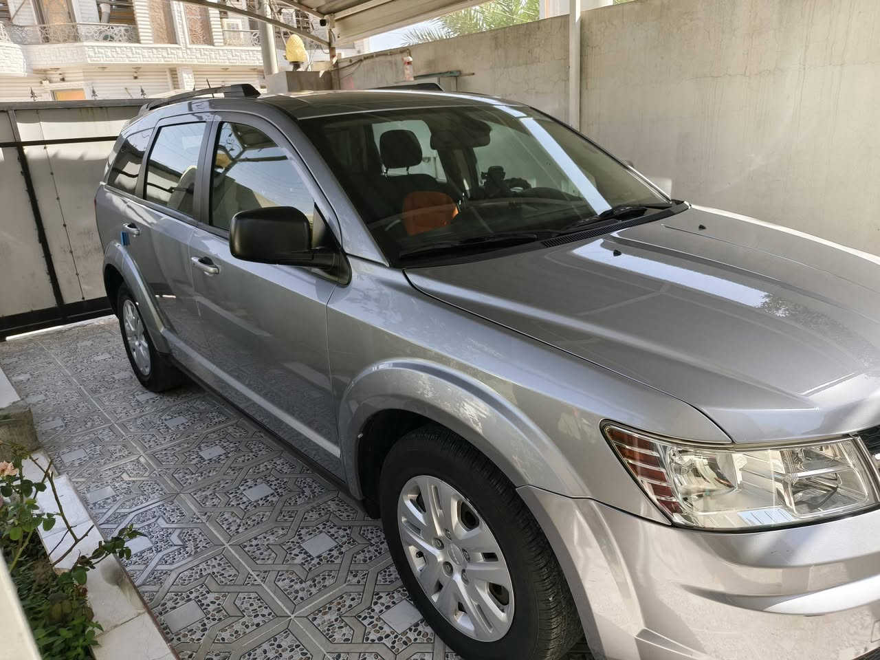 السلام عليكم
دوج جورني 2018 
محرك ٤ سلندر 
تبريد قطعه وحده 
رقم سليمانية الجديد سنوية جديدة هزه جديدة بأسمي
حادثها دعامية خلفية فقط
ماشيه116الف كيلو قابل للزيادة 
بيها دفتر بانزين
السعر 154$ وبيها مجال 
مكان السياره كركوك 
***********
