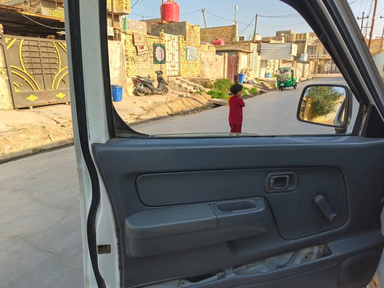 سلام عليكم بيكم نيسان مديل 99 شكل 2000 رقم نجف سنويه جديده بعد شهر وتخلص تريد تحويل تريد وكاله سياره شاصي مكفول بدي مكفول خياس ماكو حداديه تخم تايرات سياره جاهزه عله اخر حبايه سياره مال جناي مكينه ثري واي سعرهه 60 وبيهه مجال الشراي وسعرهه مناسب رقمي واتساب وتصال فقط ***********
