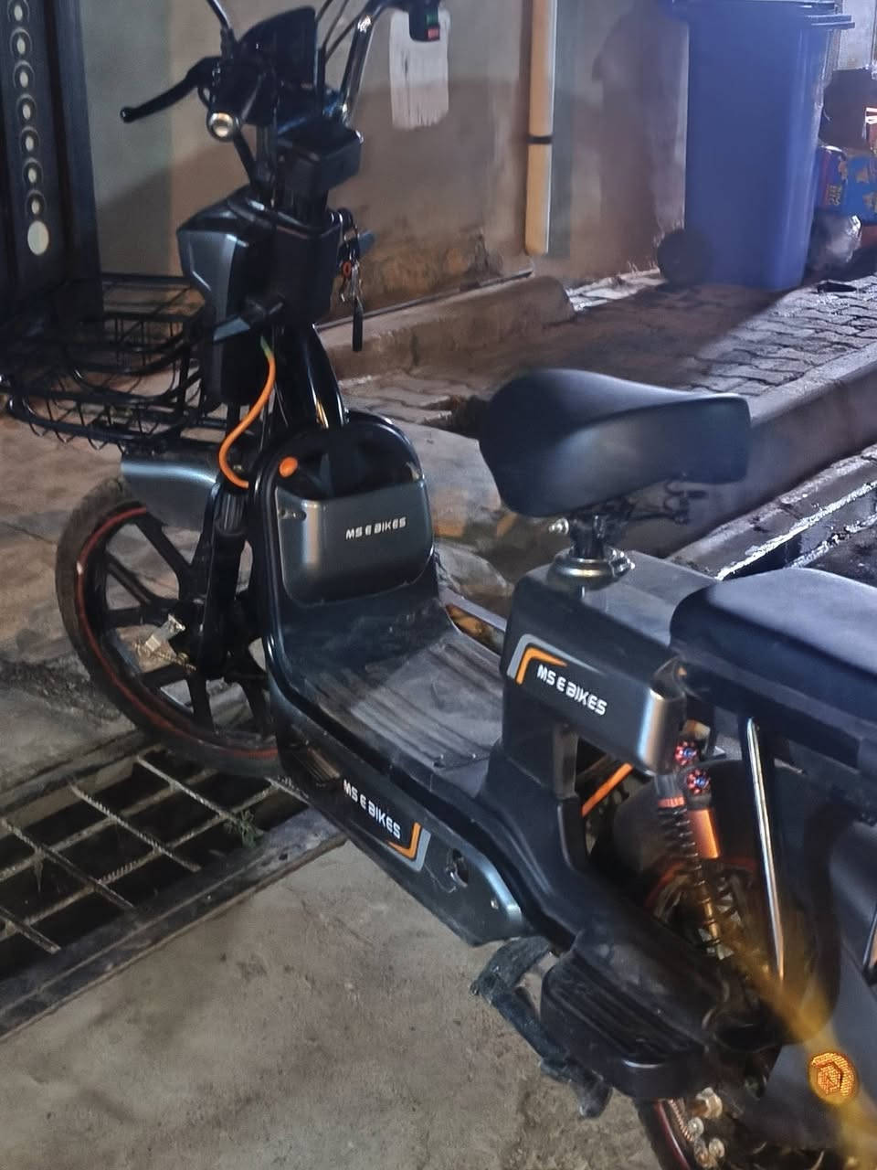 بايسكل شحن للبيع نضيف مال بيت 5 بطاريات مواصفاته اشاير رباعي اشاير يمنى يسره استاند موبايل شحن موبايل بلوتوث تشغيل عن بعد جهاز انذار مثبت سرعه استاند جانبي دبلات ممتاز 4 سرع سعر خاص للاستفسار عل رقم ***********
