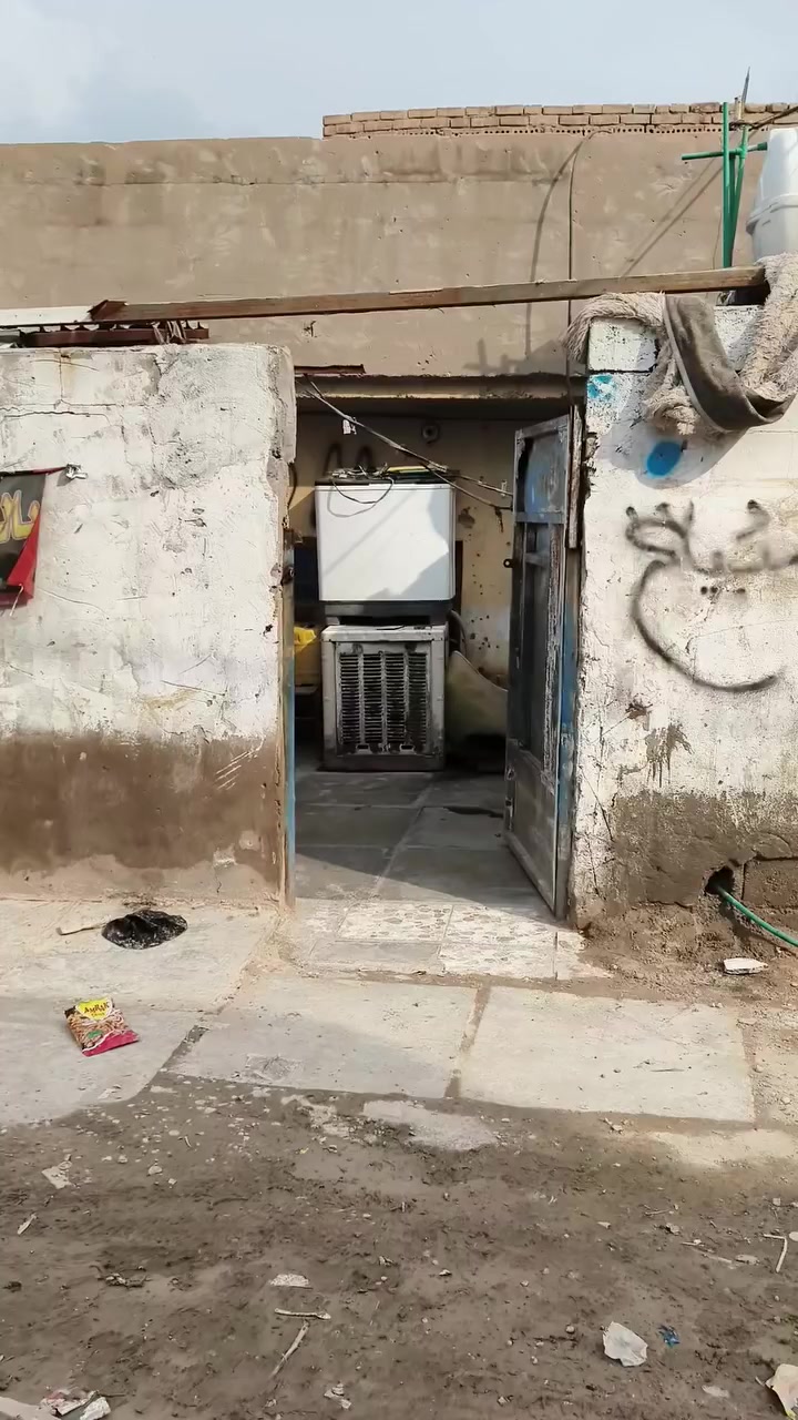 سلام وعليكم بيت وقطعت أرض البيع المساحة 150 العنوان سبع قصور عل مشروع أول فرع سعر 35تصال ‏‪***********‬‏
