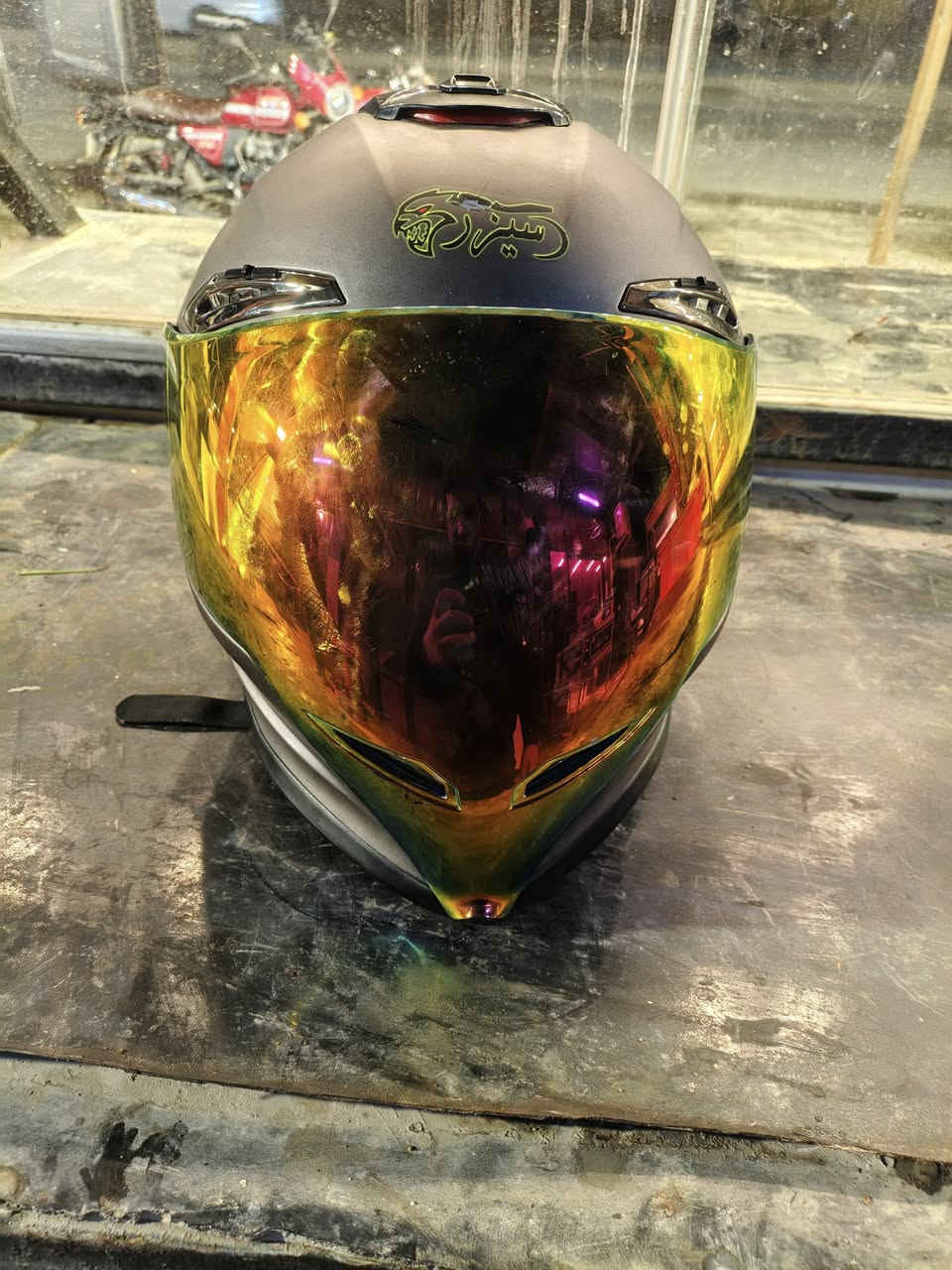 سلام عليكم خوذه ماركت سيزر للبيع سعر 50 الف وبيها مجال العنوان حي اور بيها جامتين رقم الهاتف ***********
