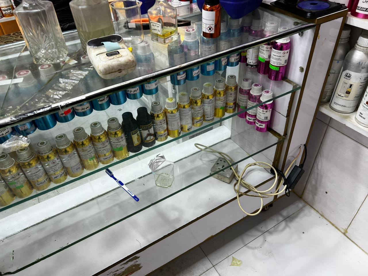 ميز NDF إطار CNC + اناره داخليه يحتوي على 3 رفوف  جام 10ملم يصلح للعطور او للعرض السعر 250 وبي مجال 
علماً
عرض الميز 40 سم
طوله 1.50 
ارتفاعه 80 سم مكلف بالنشر***********
