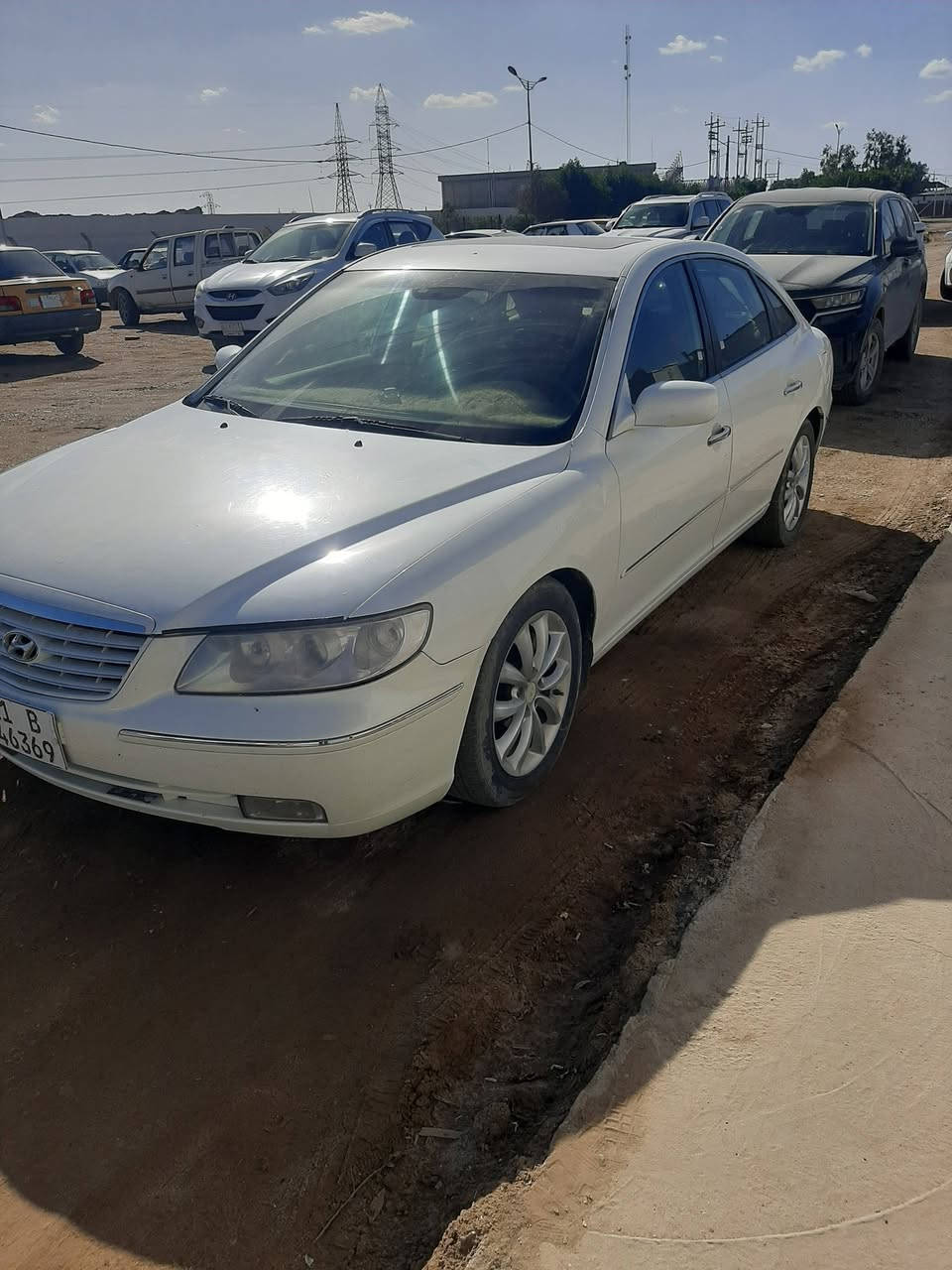 السلام عليكم 
هونداي ازيرا للبيع موديل ٢٠٠٦ مصبوغة حزام تبريد ثلج حدادية تمام كير تمام  ومحرك  ٣٣٠٠ معلك ولف خانة واحده لاتنقيص ولا تبخير التراي وين متريد مكان كربلاء.  السعر ٧٣ ورقة بيه مجال بسيط   رقم بغداد  سنويه جديده  رقم الهاتف ***********
