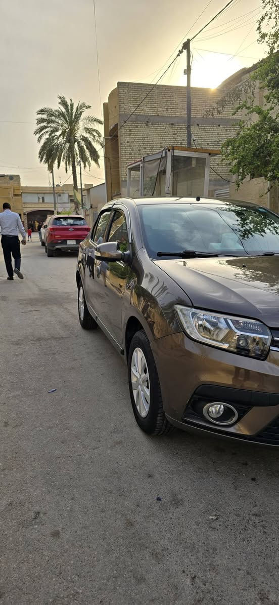 السلام عليكم رينو سنبل للبيع فقط حرة بسمي هزه جديده سونر موجود ويه الصور السياره جديده السعر 87 بيهه مجال قليل مكاني الشعله حي الجوادين *********** ابو علي 2020
