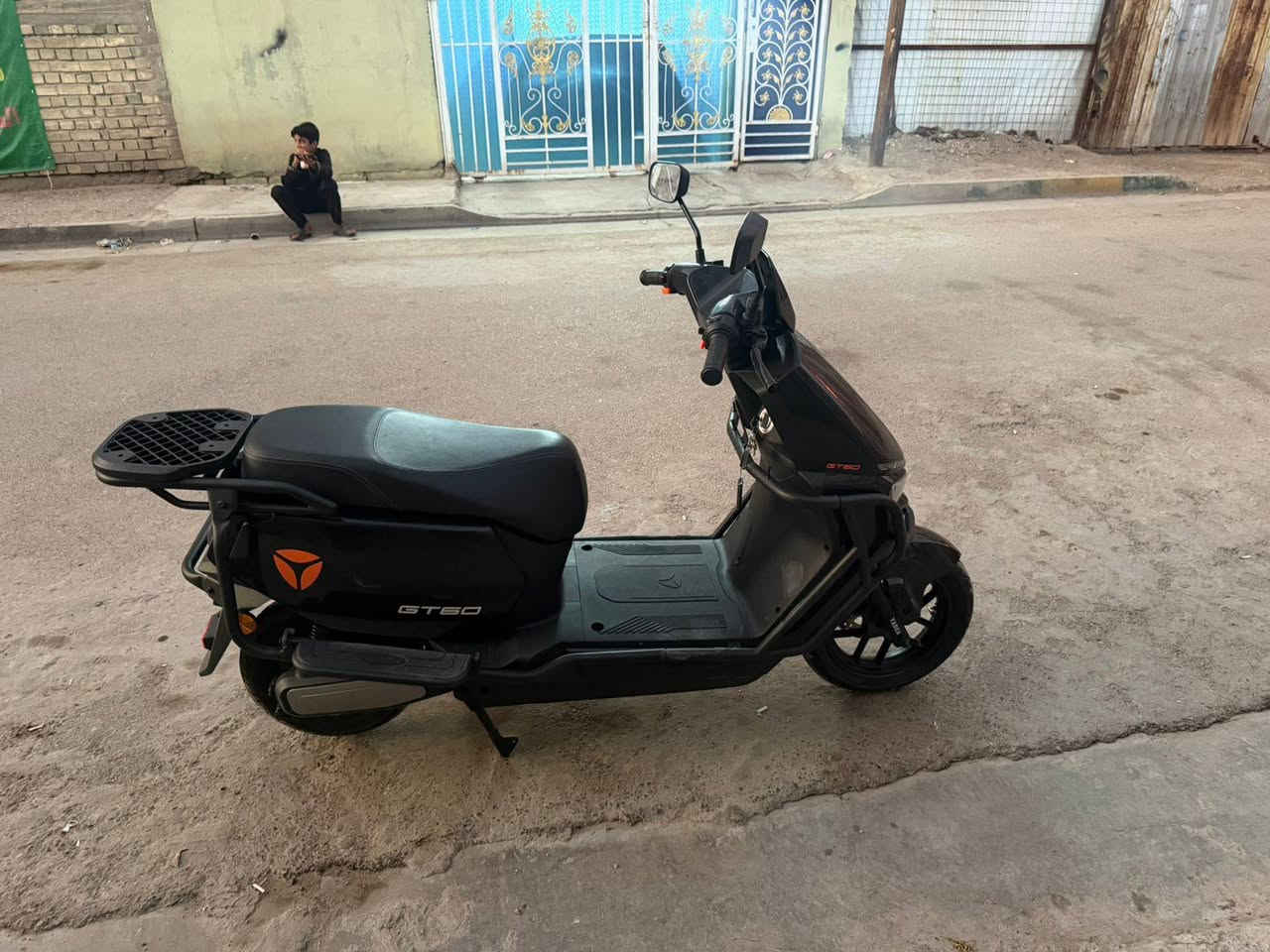 السلام عليكم
للبيع دراجه شحن نوع ياديا GT60
دراجه بعدها جديده وخير من الله 
صار شهر ونص من أخذتها 
4بطاريات دراجه بيها درع سرعتها من 65كيلو إلى 75كيلو 
دراجه 3نمر 
تاريخ الشراء 13/5/2026 مكان بغداد 
وحق الحسين دراجه اقتصادية بل شحن كلش 
هذا رقمي 
*********** واتساب فقط 
***********عل خط 
متواجد عل فيس 
سعر عل خاص وتدلل

