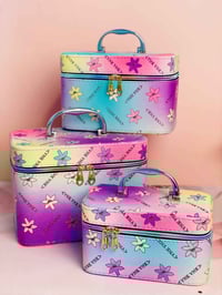 طقم حقائب مكياج • نقشة لندن والورد • ٣ قياسات