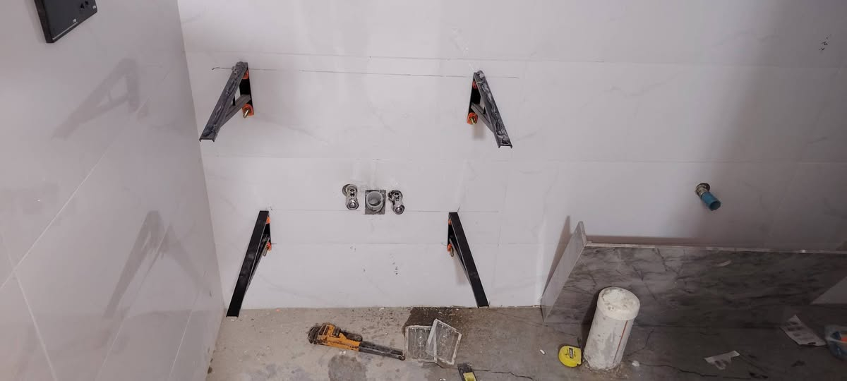 تم بحمدلله اكمال
 بيت ١٥٠ متر في طريق بغداد 
تأسيس 
ماء ومجاري في كركوك
وتشطيف منزل
للاتصال ***********
