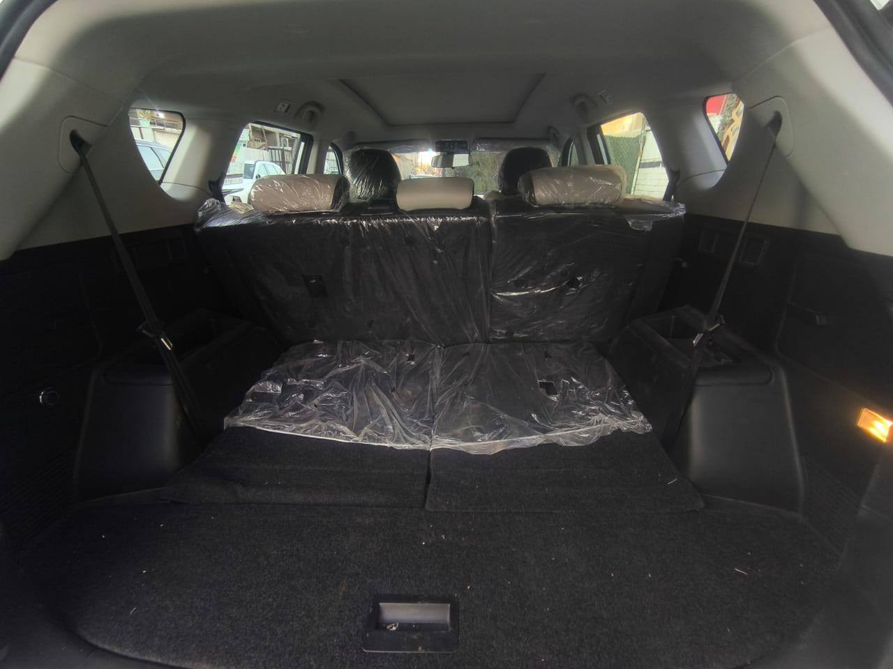 جيتور X70 موديل 2026 - بحالة الوكالة (زيرو)
السيارة جديدة جداً،   وماشية مسافة قليلة جداً. جاهزة من كل نواحيها .
📝 التفاصيل والمواصفات:
الموديل: 2026.
الفئة: كومفرت (Comfort).
المسافة المقطوعة: 2600 كم فقط 
الحالة: كفالة عامة
الضرر: كلين تايتل (بدون حادث، بدون صبغ، بدون تعديل) - سيارة كرت كفالة من الدعامية للدعامية.
الرقم: لوحات بغداد 
✨ أهم المواصفات:
محرك 1.5 توربو، عزم وقوة واقتصادية بالوقود.
7 مقاعد جلد، واسعة جداً للعوائل.
فتحة سقف بانوراما عملاقة.
شاشة كبيرة 10 إنش مع كاميرا خلفية وحساسات.
بصمة تشغيل وبصمة أبواب.
رنقات 20 إنش رياضية.
نظام تثبيت سرعة (Cruiser Control).
تحكم ستيرين كامل وتبريد قطعتين. و بعد بيها هواي مواصفات
السيارة جديدة وبوضع الوكالة، رايدها24.500مليون
مكاني بغداد معلمين
***********
***********
