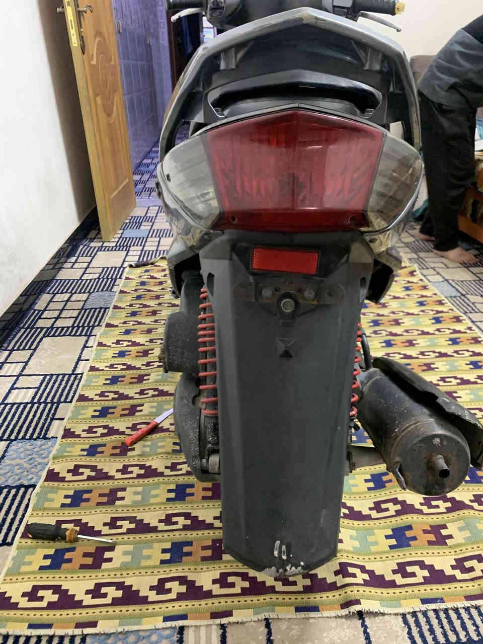 السلام عليكم دراجه سكنس فحل ياباني للبيع نوزل خطين كلها شغاله مكينه ناعمه حساسات نكره سلف كامله اي نقص مابيها السعر 550 مكاني بغداد الخطيب تواصل *********** فقط فقط وتساب
