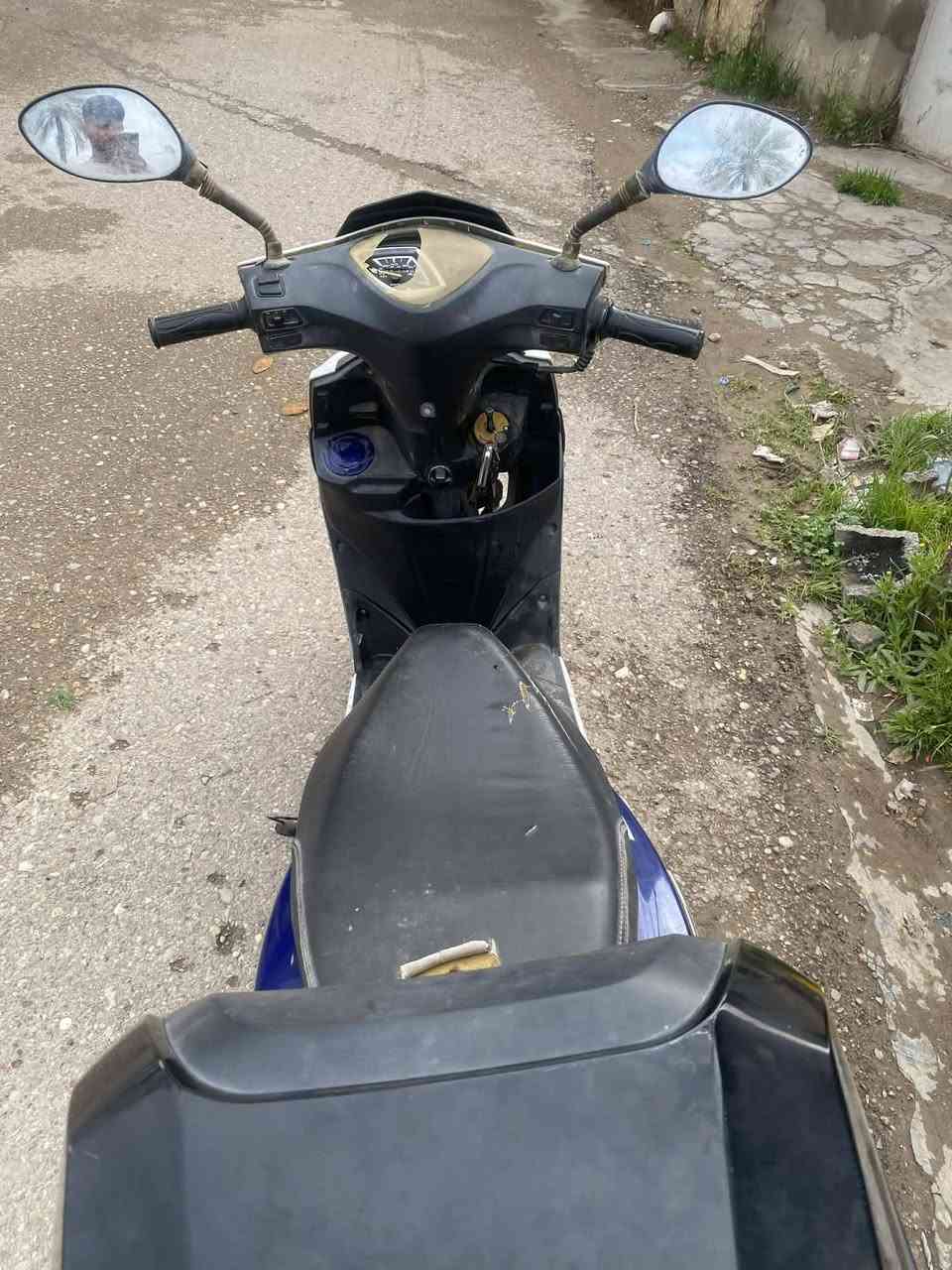 السلام عليكم دراجة صيني  للبيع
نظيفة مجفتة جديد كل أغراضها جدد سنتر لوك تشغيل ع الريمونت
تاير الخلفي بنجر كشر نظيف  
 السعر 275 وبيها مجال للطيبين
***********
