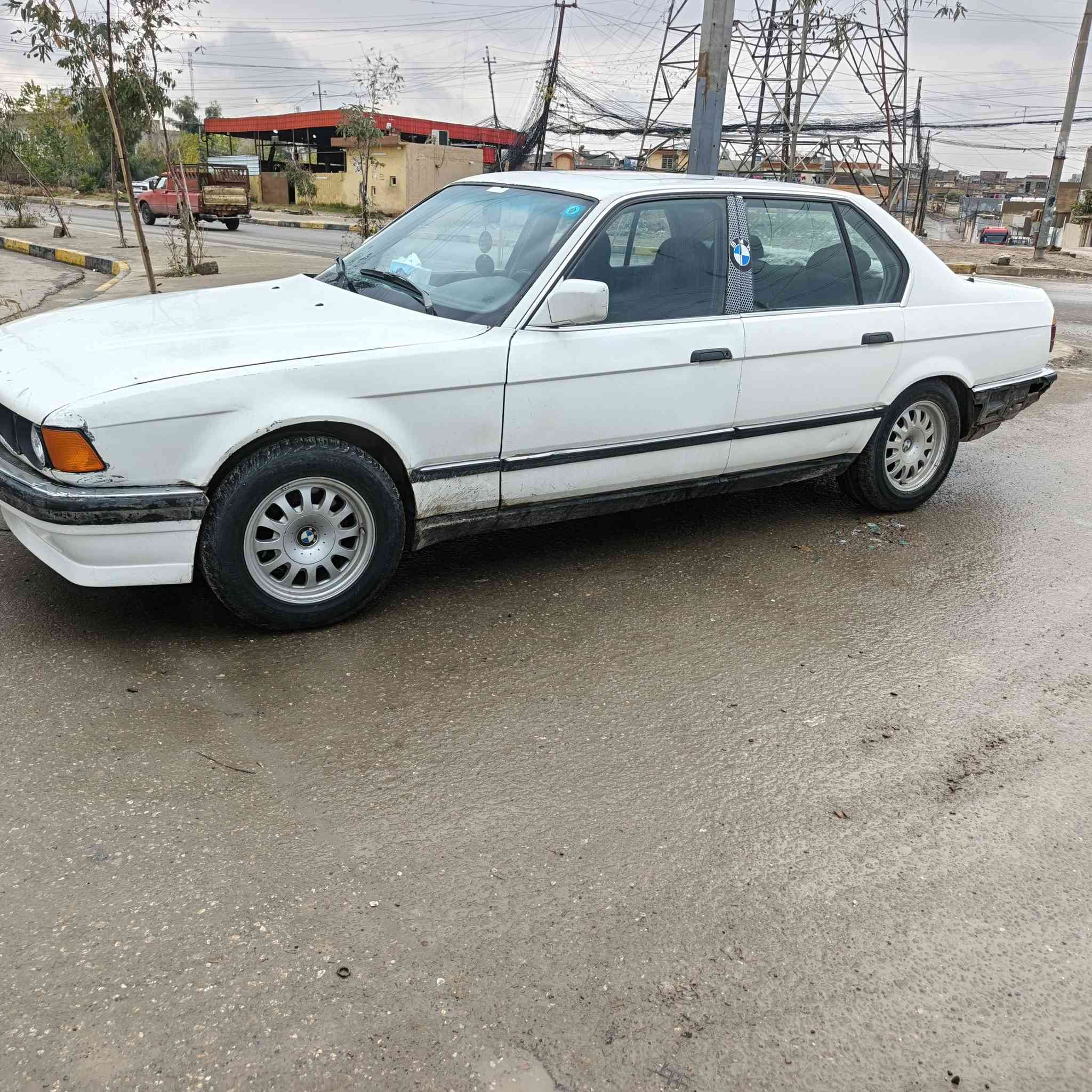 بي أم 735  محرك وكير وطخم وتواير وايرمنيه كلها شرط تدفأ تبريد شغاله
735    السعر ٣٥ وبيها مجال
***********
***********
