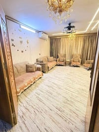 ٣ غرف • مفروشة • ارضية شارع عام