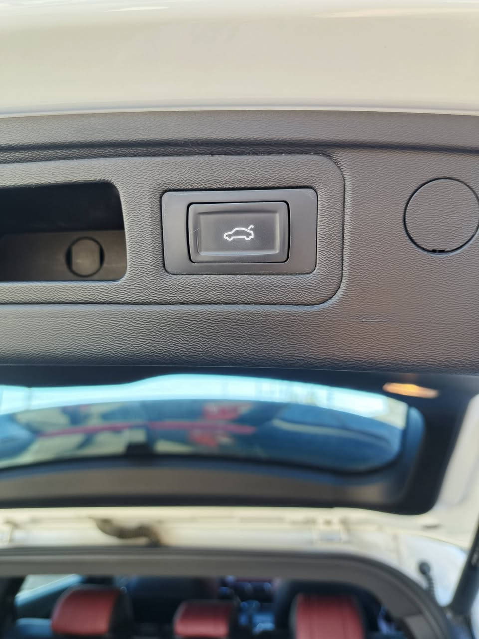 جيتور موديل 23, ابيض كفالة عامه ماشية ٣٦  فول نوع x70  رقم التلفون***********  السعر ١٧٠$ السيارة باسمي بيه مجال
