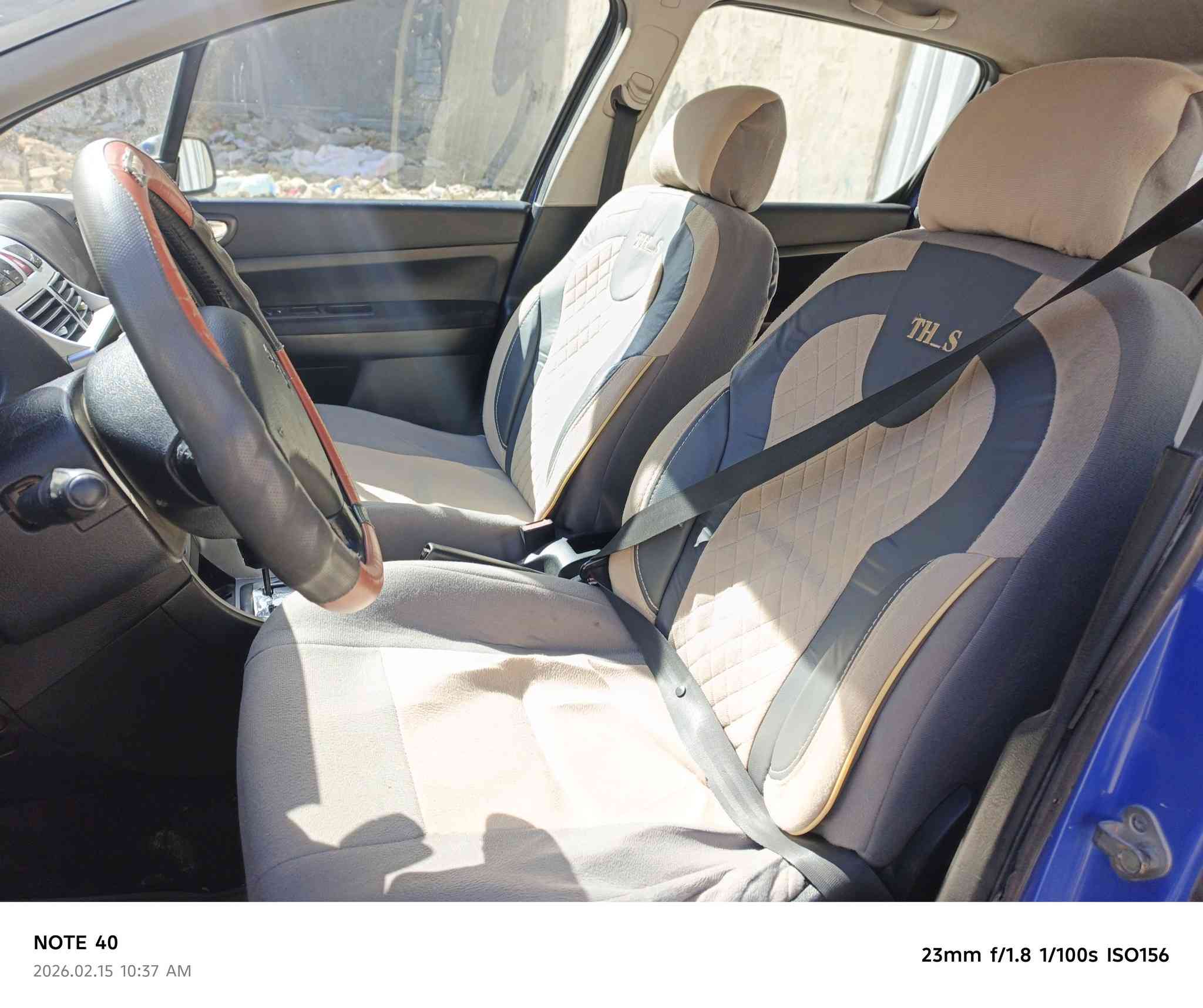 بيجو 307_2005
سياره نظيفه وغرفتها حلوه 
سنويه ساقطه السياره مصبوغه صدرها نص عمر 
مكانها بغداد  الحسينية ***********
