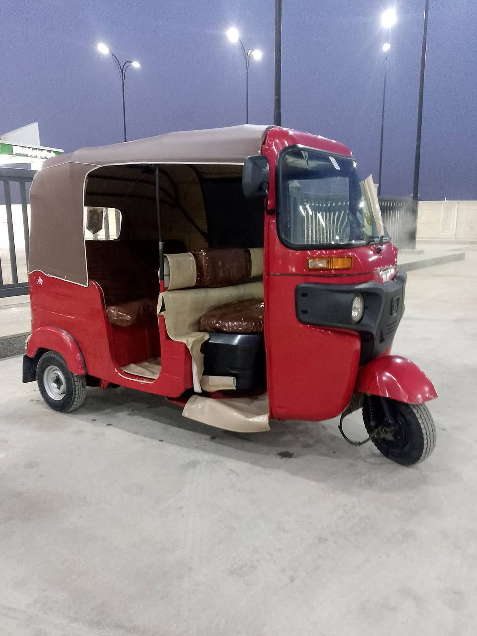 السلام عليكم تيك توك للبيع موديل 17 بشهر السابع النظيفه كله جديده كهربائيات شغاله شادر جديد تخم تائر جدا كل شيء ما عاوزه نظيفه اوراق كامله مكفولات للترقيم مكان كوت الشراي سعرها 4,000,000 وبيها والاستفسار على هذا الرقم والشراء بخير ويدلل***********
