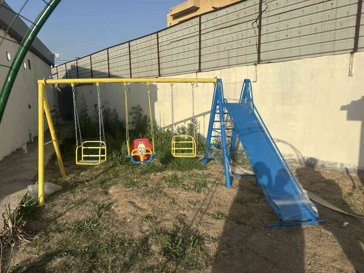 � وين رايح؟ تعال لـ مزرعة جَو 😎
لعد بعدك ما مجرب الراحة والضحك والسوالف الحلوة بمكان يشرح النفس؟

🔸 مسبح يبرد القلب 💦
🔸 حديقة خضرا تسويلك مود 🍃
🔸 باربكيو وريحة الشوي تعذب 🤤
🔸 وجلسات تخبل للي يحبون الراحة والونسة🎉

المكان مثالي للحفلات، التخرج، اللّمات، أو حتى تجي تصيح على روحك شوي 😂
✋ لا تكول غالي، الأسعار توازي الراحة والونسة! 😉

📍 الموقع: [بغداد بعد الجسر الفرنسي ]
📞 للحجز والاستفسار: [***********]
⏳ الحق قبل لا تمتلئ الحجوزات!

مزرعة جَو… مو بس اسم، جوّك يصير بيها غير! 😉�
