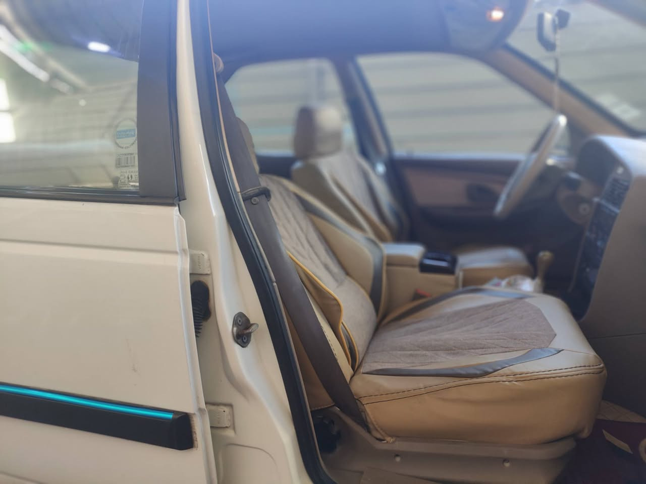 بيجو (405) رقم بغداد انكليزي (موديل 2013)
منظومة زنون اصليه 
 تخم تاير جواهه السياره جديد 
 باتري جديد 
دوشمة جديده بيه كاملة
 +ارضيات 
السياره بسمي وسنويه الحد 2030
العسر(48) 
 الاستفسار اتصال ***********
